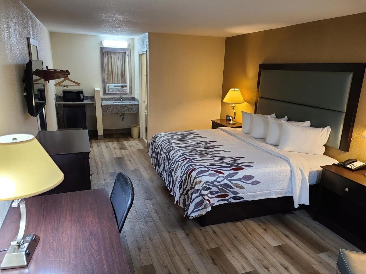 Red Roof Inn סטאונטון מראה חיצוני תמונה