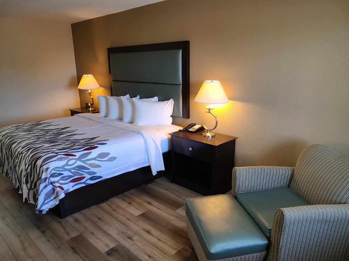 Red Roof Inn סטאונטון מראה חיצוני תמונה