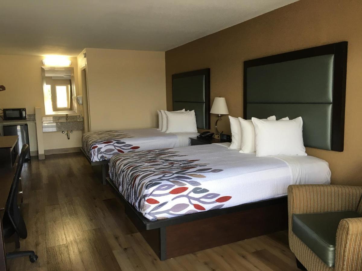 Red Roof Inn סטאונטון מראה חיצוני תמונה